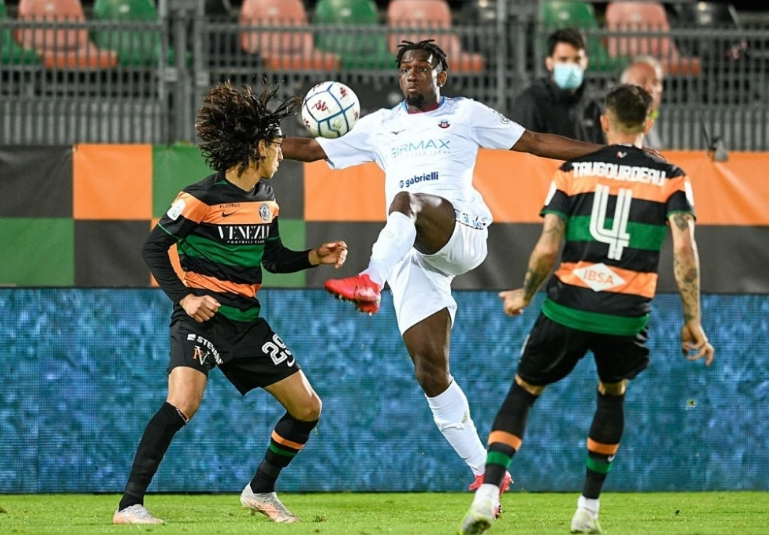 浙江队迎意甲关键赛，清晨豪取连胜，底气十足，纪律约束更严格(87式军装常服全套照片)