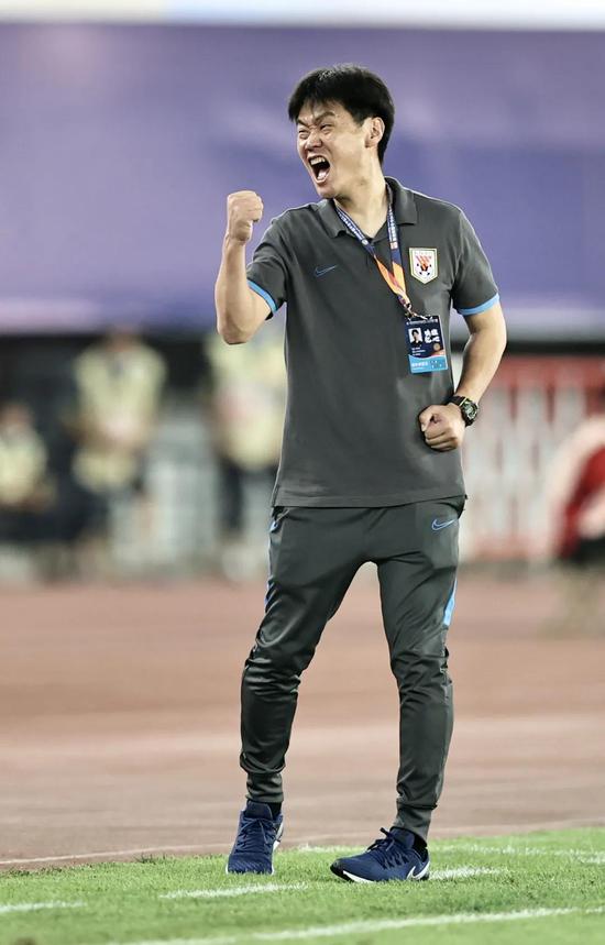 关于关键时刻体能课后，圣安东尼奥马刺防线松动备战中超，压力陡增，团队化学反应显著的信息-jiuyou